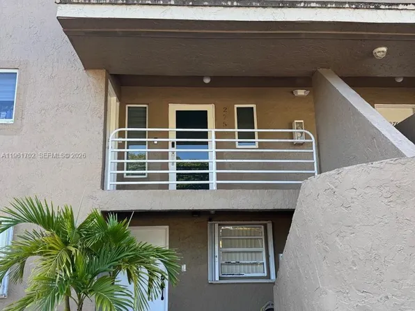 2758 W 60th St #55, Hialeah, FL 33016