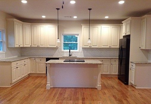 4th image of 3597 Lakeshore Dr SW