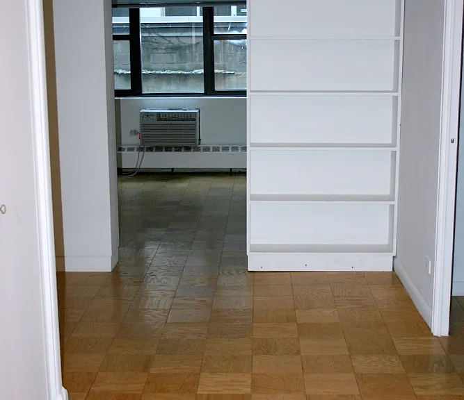 330 E 46th St #3B — Photo 3