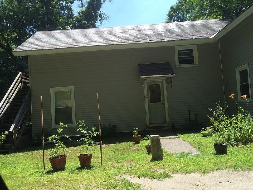 2nd image of 112 Stone Farm Ln #2