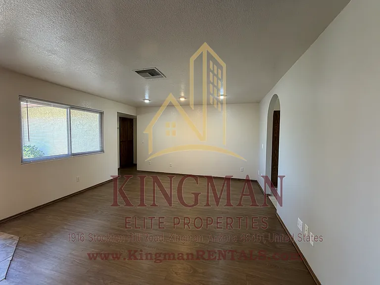 2604 Phoenix Ave — Photo 4