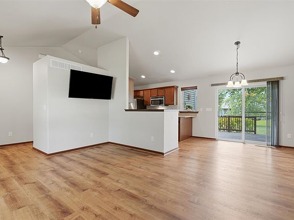 5th image of 605 Penn Ridge Dr