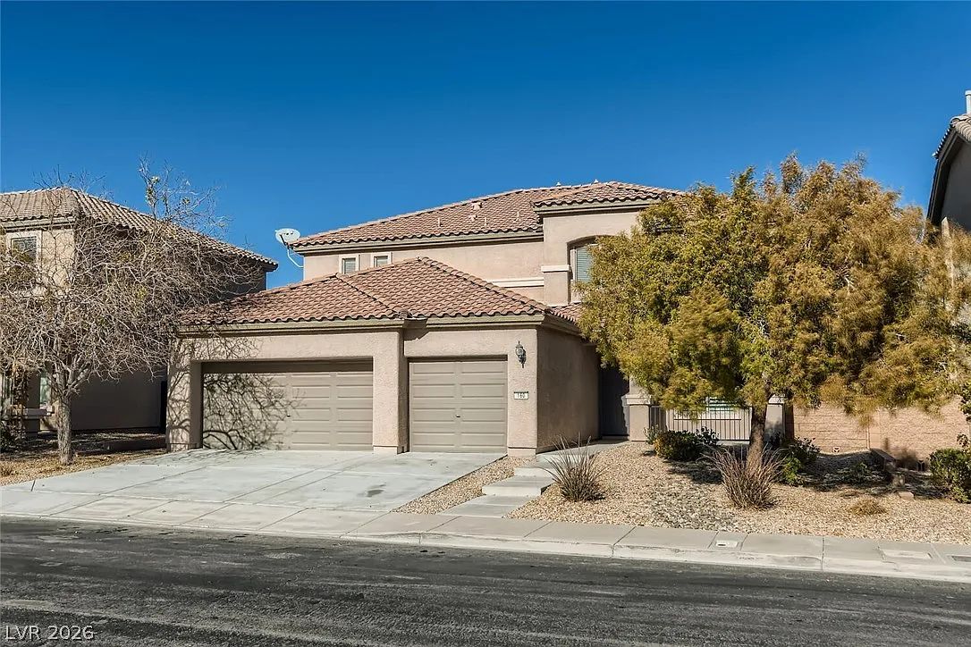 6 bed, 3.5 bath, 3248 sqft, $3,100 — Photo 2