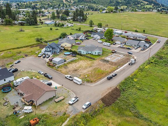 4th image of 755 Rolling Hills Rd