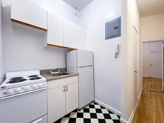 Rented by Compass | media 13