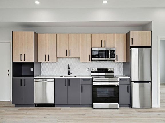 3rd image of 1116 E Berks St #409