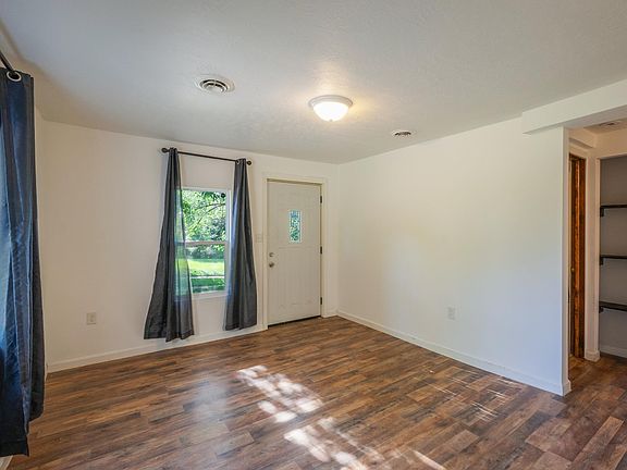 3rd image of 406 Paxton St