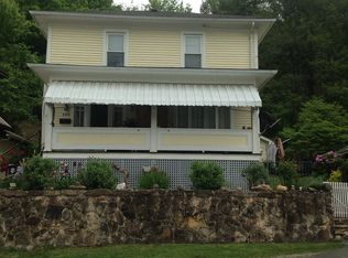 409 Cedar Ave, Hinton, WV 25951