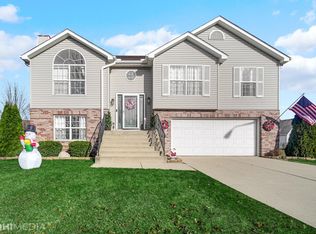 632 Quail Dr, Hobart, IN 46342
