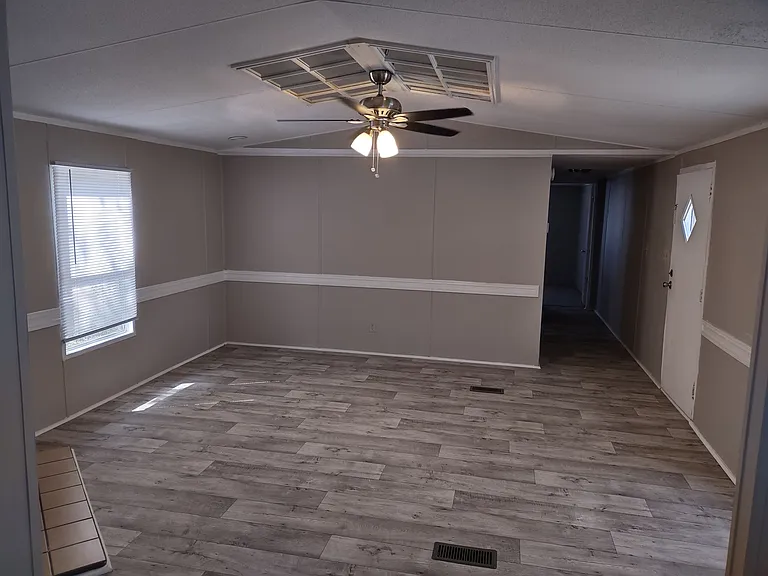 92 Tate Ln #92 — Photo 2