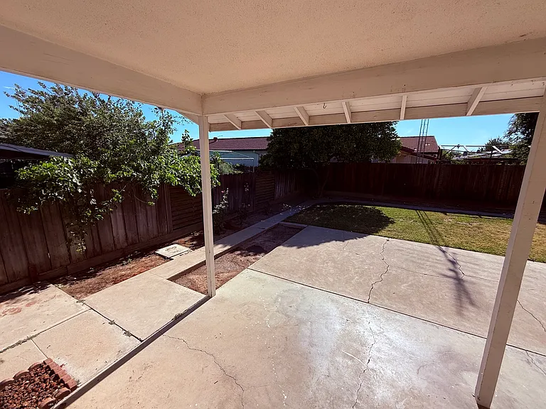 1043 Grove Ave — Photo 7