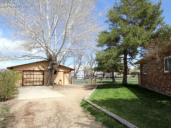 Detached garage