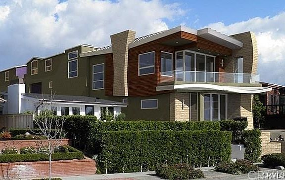 3rd image of 2316 Pacific Dr