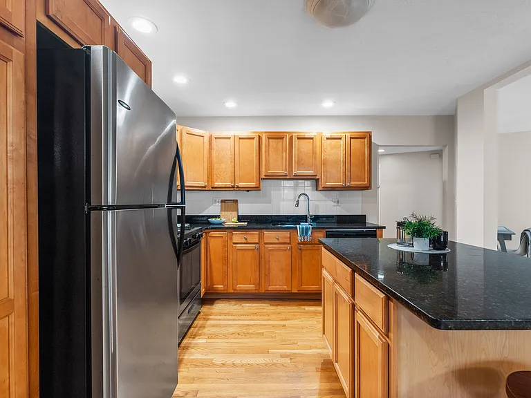 480 Medford St #4 — Photo 15