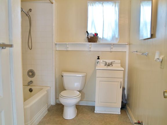 5th image of 105 Mount Vernon Ct APT 3