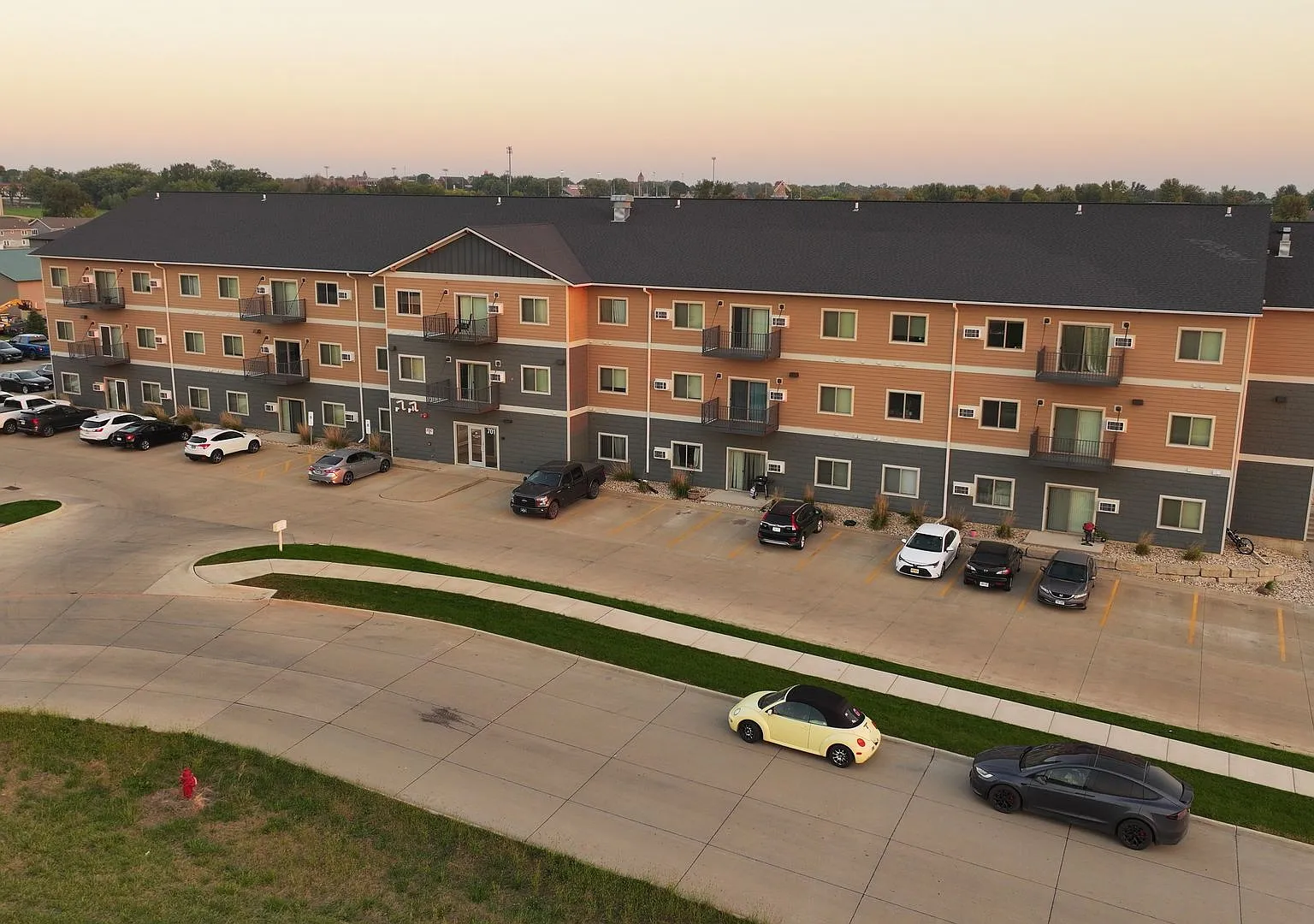 Hillcrest Village Apartments — Photo 1