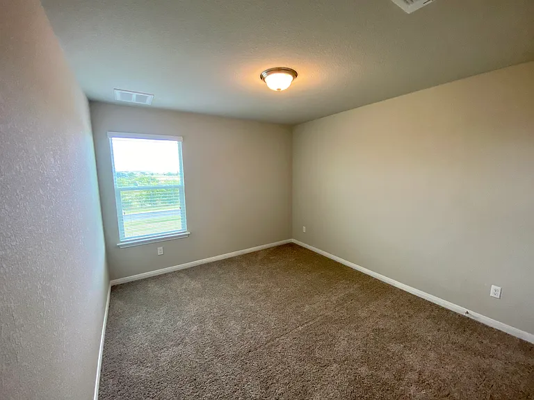 632 Donegal Ln — Photo 12