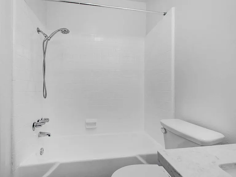 Country Club Apartments — Photo 9