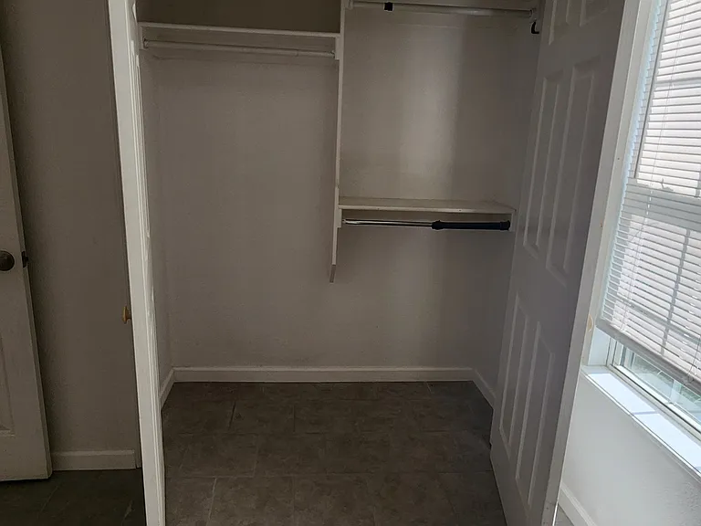 405 E Madison St — Photo 14