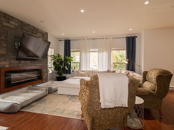 3rd image of 39010 Kingfisher Rd