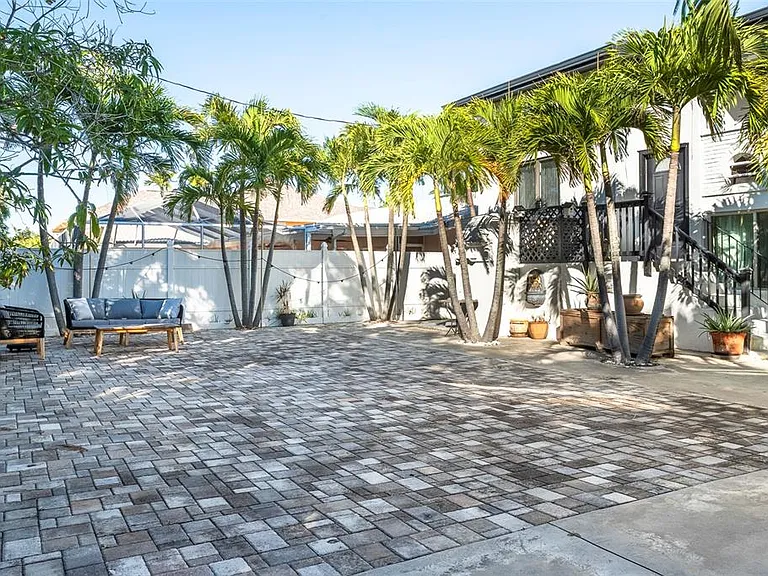 2710 Hibiscus Dr W — Photo 49