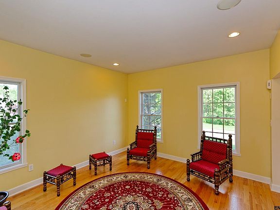 4th image of 1004 Northwood Ct