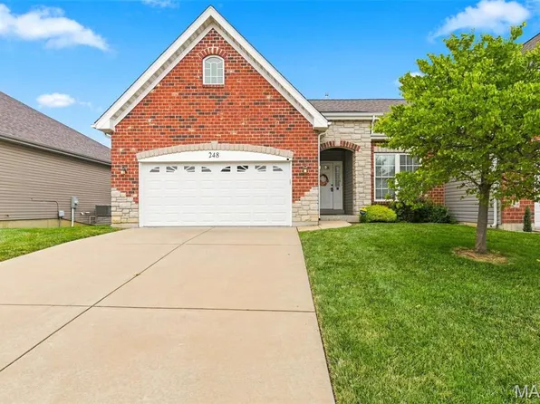 248 Pierce View Cir, Wentzville, MO 63385