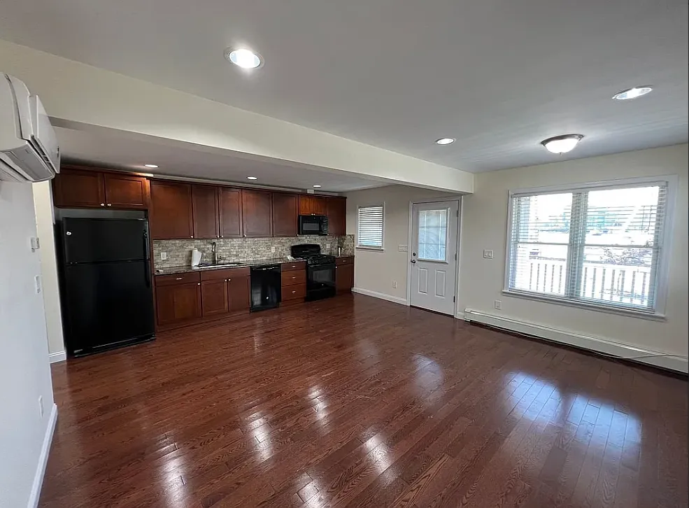 1 bed, $2,300 — Photo 3