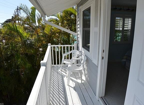 4th image of 253 Albatross St