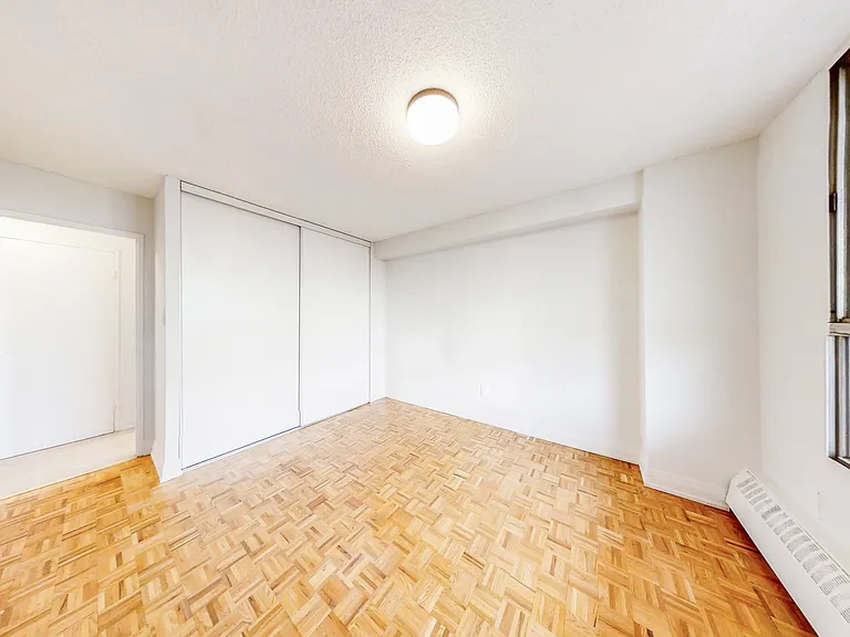 5000 Jane St — Photo 18