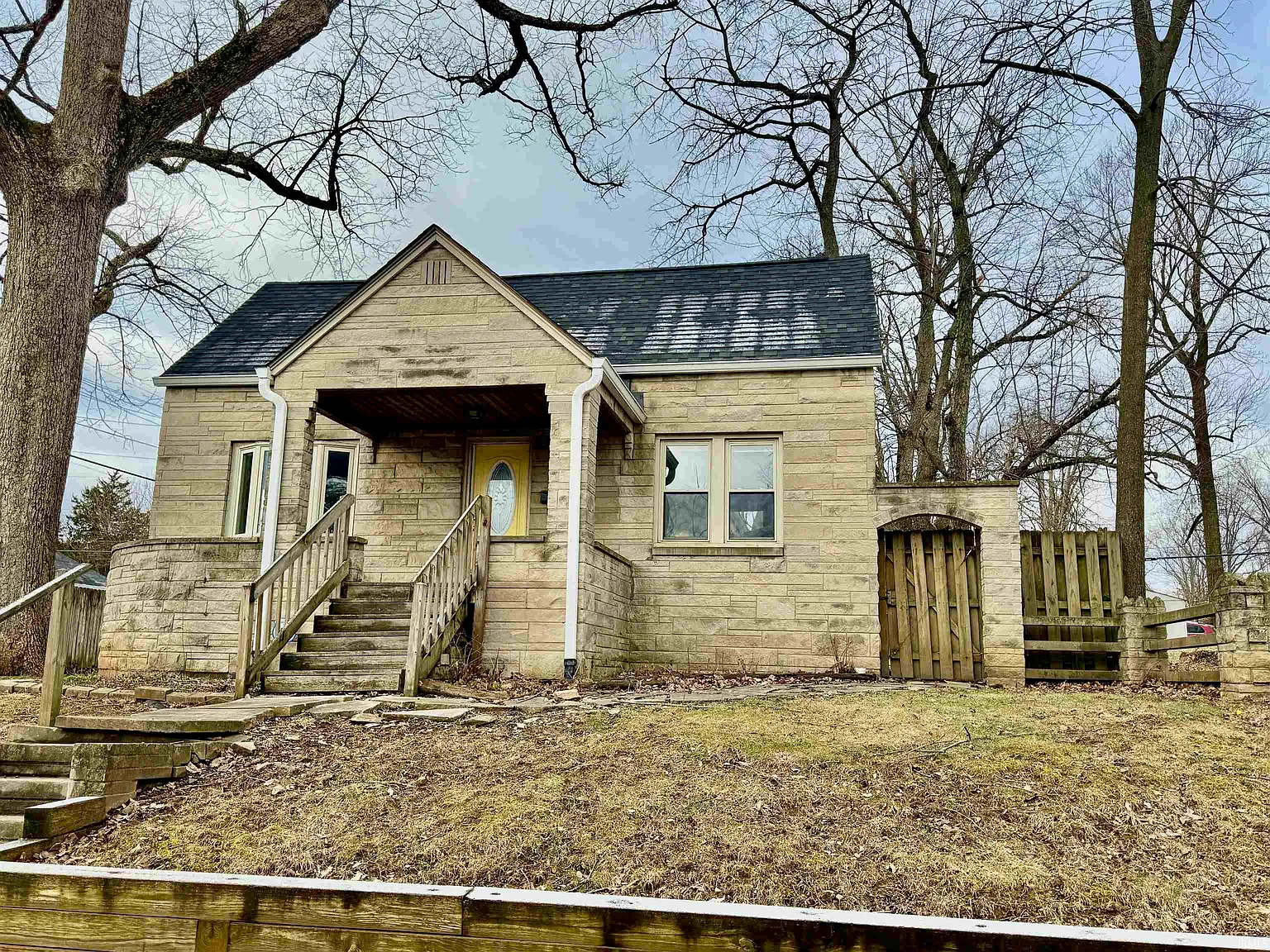 1105 N Woodburn Ave photo 1
