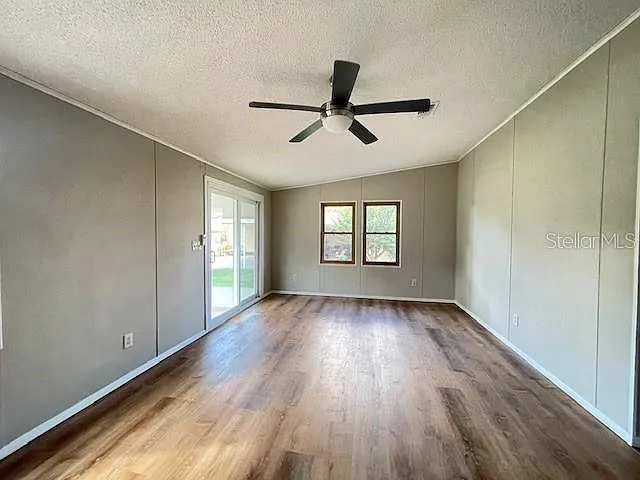 909 Orchid St — Photo 8