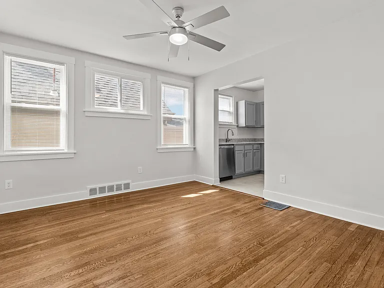 1129 Wisconsin Ave — Photo 12