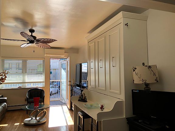 5th image of 255 W Broadwa #201