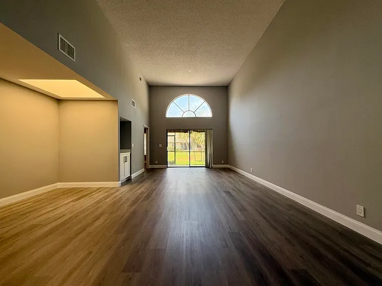 432 Ashwood Pl — Photo 13