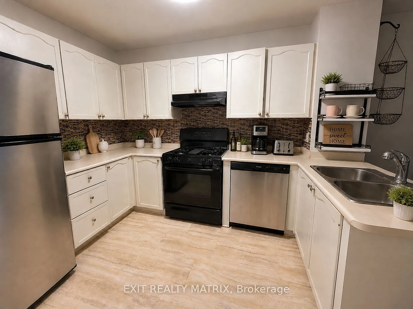 3 bed, $2,700 — Photo 2