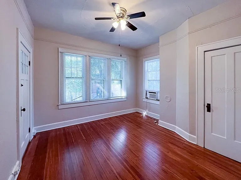 318 NE 2nd Ave #5 — Photo 15