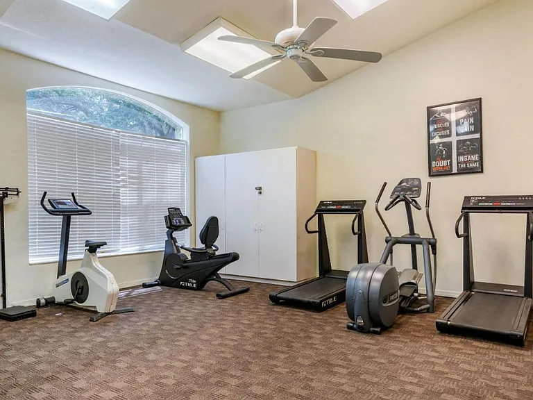 Woodhill Apartments — Photo 23