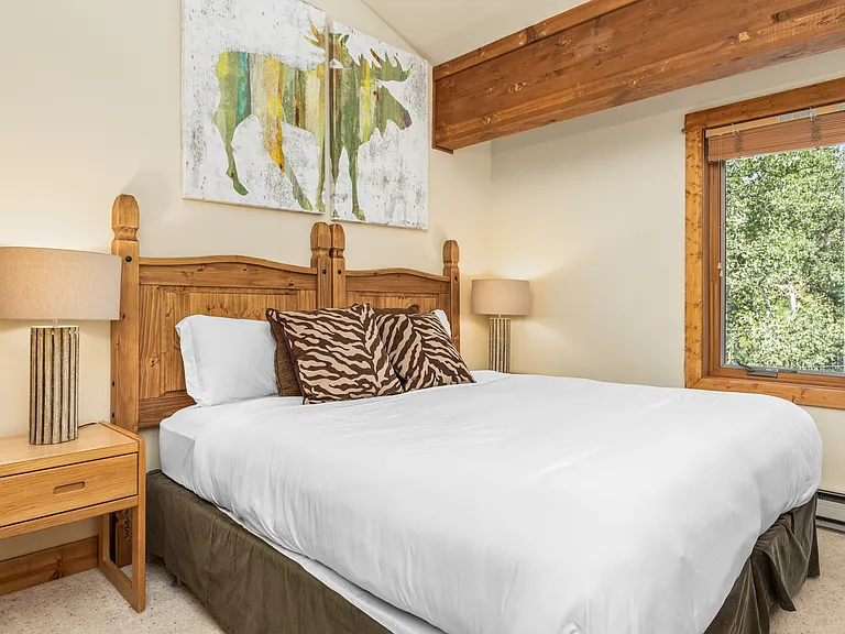 2nd Floor Bedroom #1 - King Bed