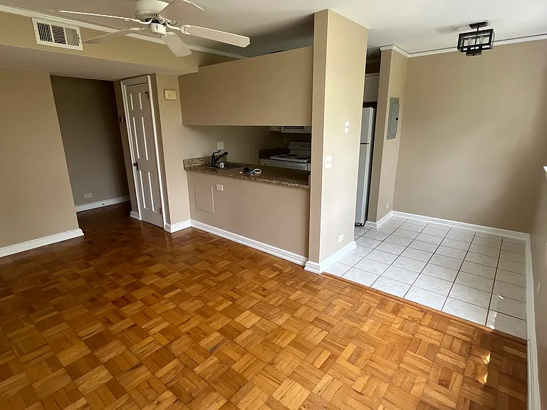 1700 N Elm St #P5 — Photo 6