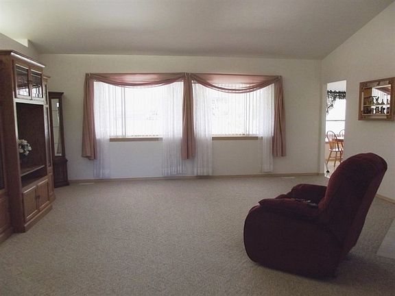 2nd image of 2729 S Sunnybrook Ln