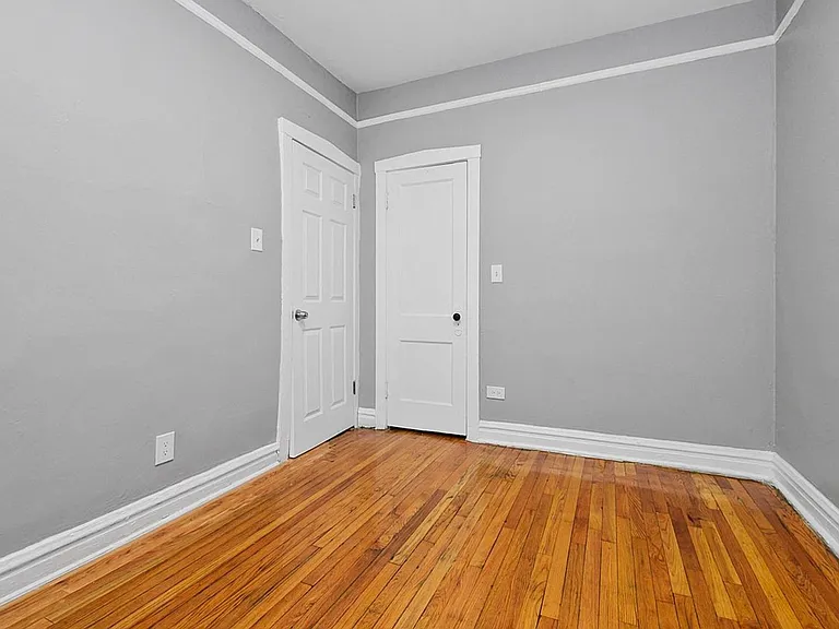 7556-58 S. Calumet Ave. / 320-28 E 76th St. — Photo 39