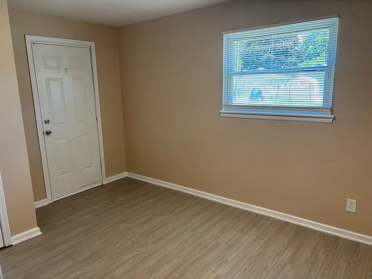1354 Buckingham Ave — Photo 10
