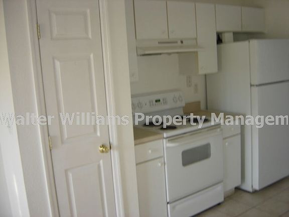 4th image of 30 Royal Leaf Ln