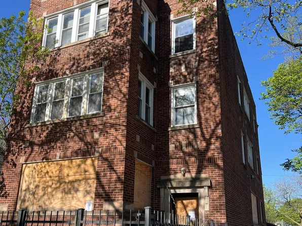 8000 S Manistee Ave, Chicago, IL 60617