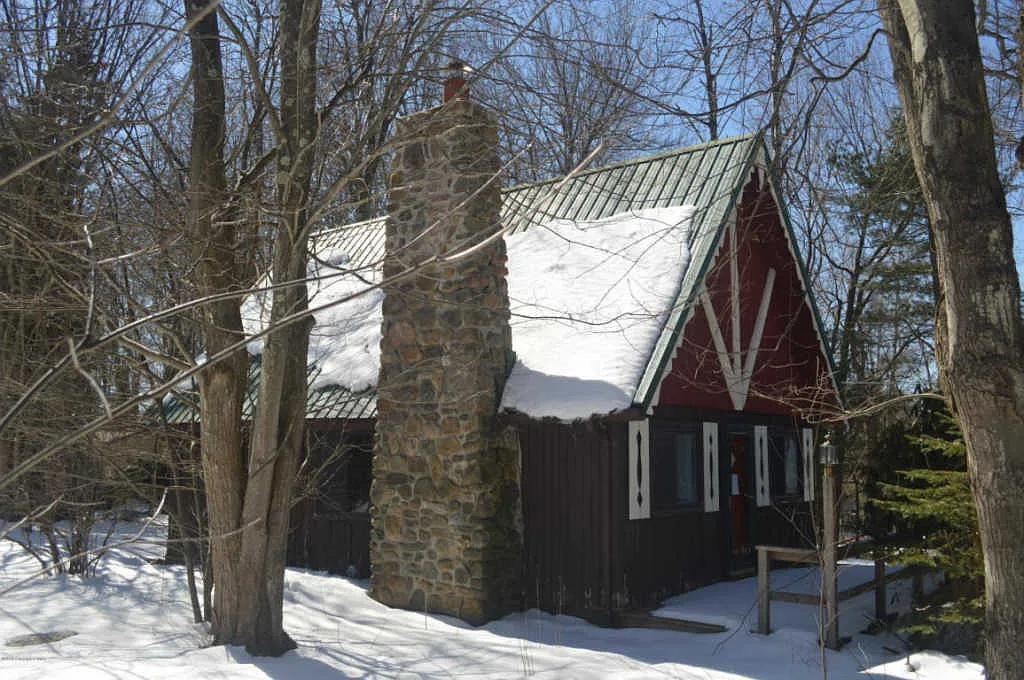 102 Acorn Ln photo 1