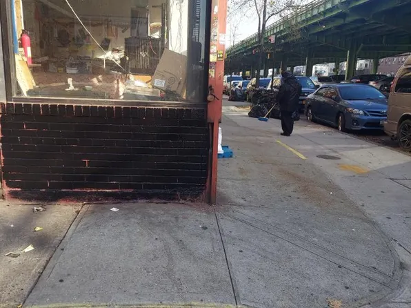 4424 Third Avenue image 25 of 33