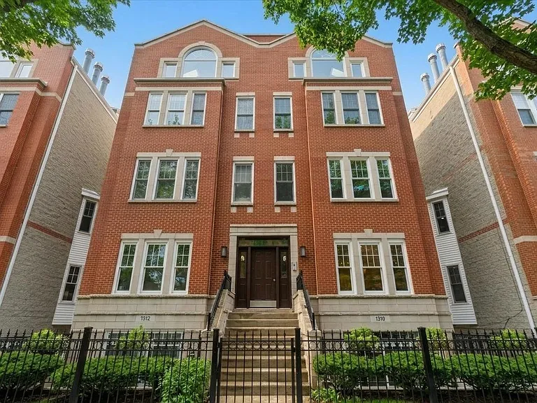 1310 W Fletcher St #1E — Photo 1