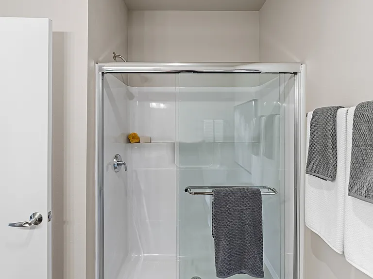 High Bluff Townhomes Bathroom