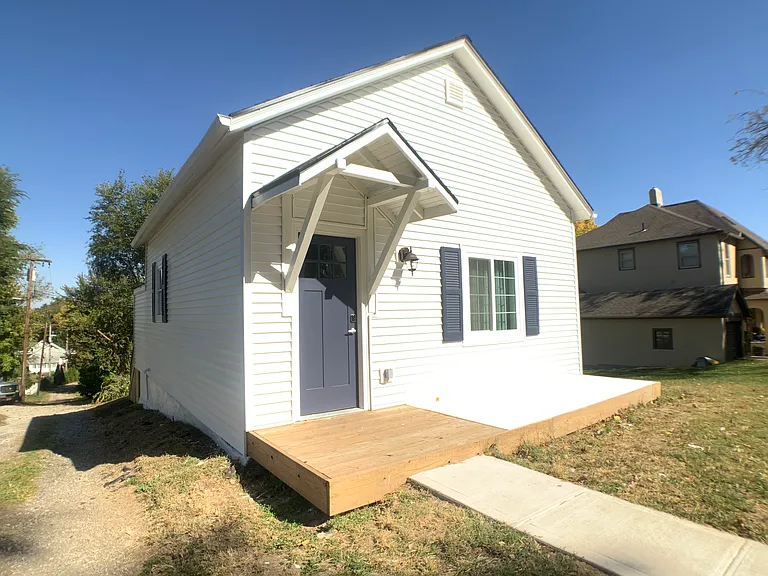 413 T St — Photo 1